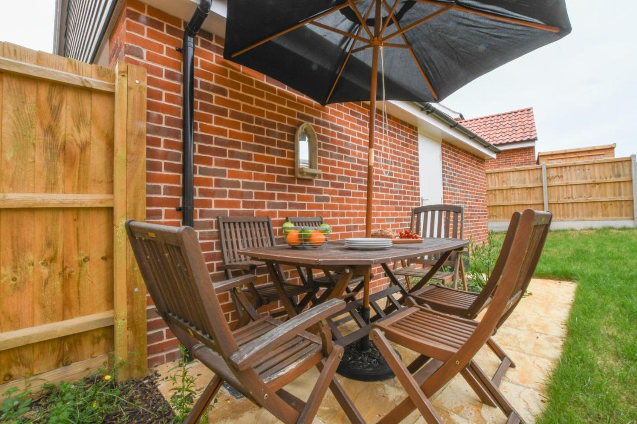 Villa Number 51, Halesworth Extérieur photo